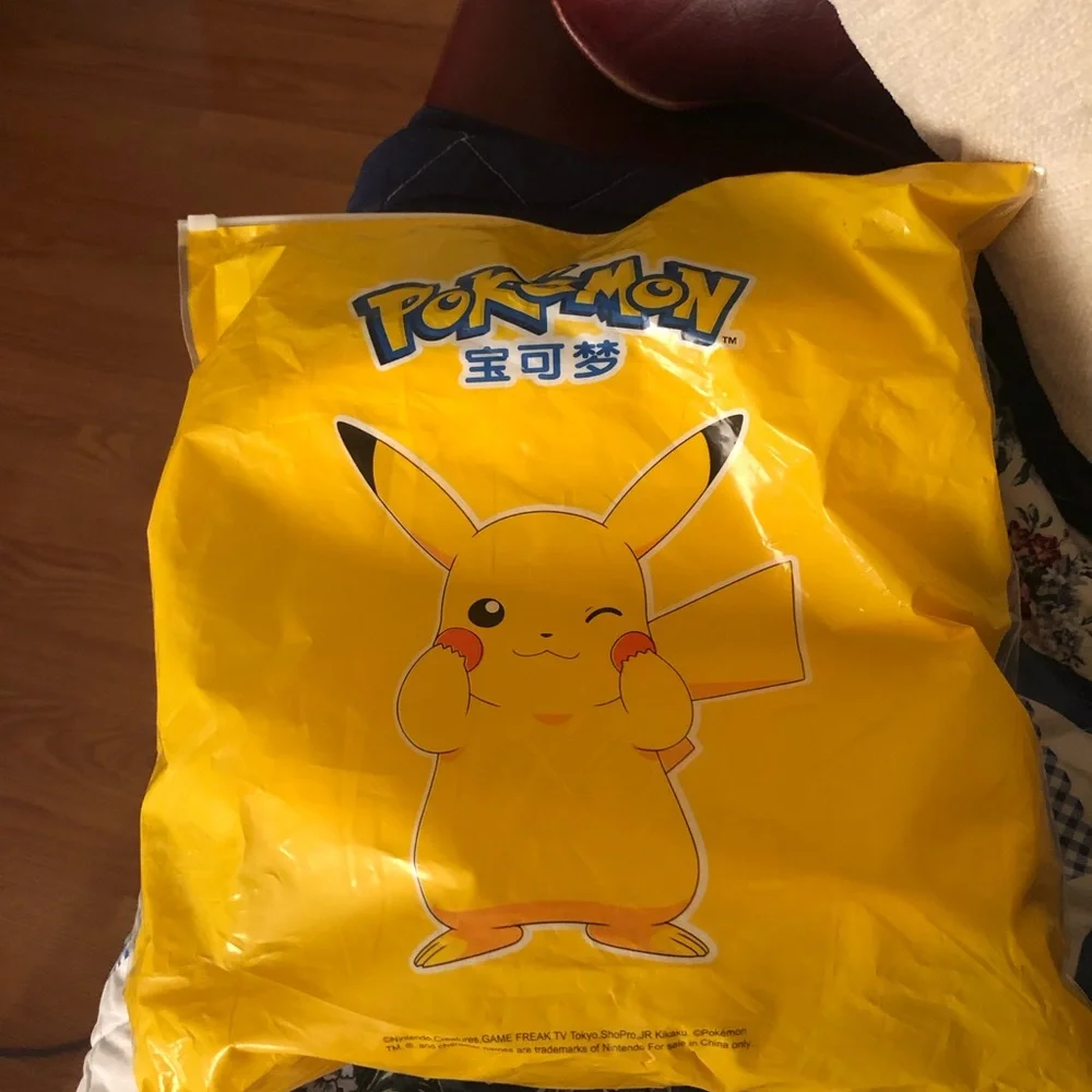 Pokémon Eevee plush slippers - Picture 8 of 8